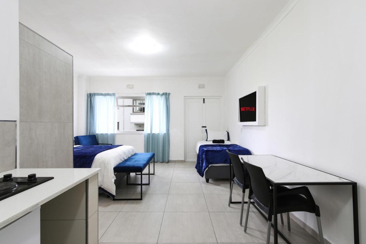 Sea Point Apartment *